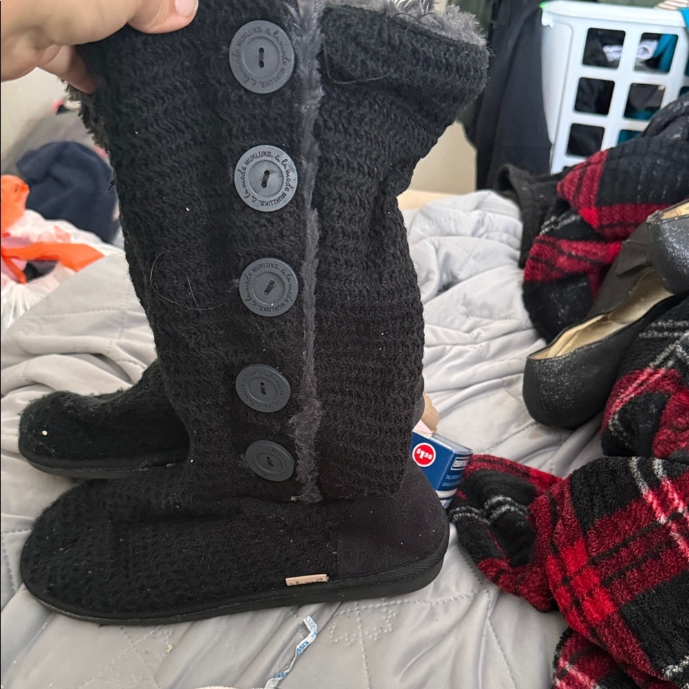 Muk Luks Black Textured Sole